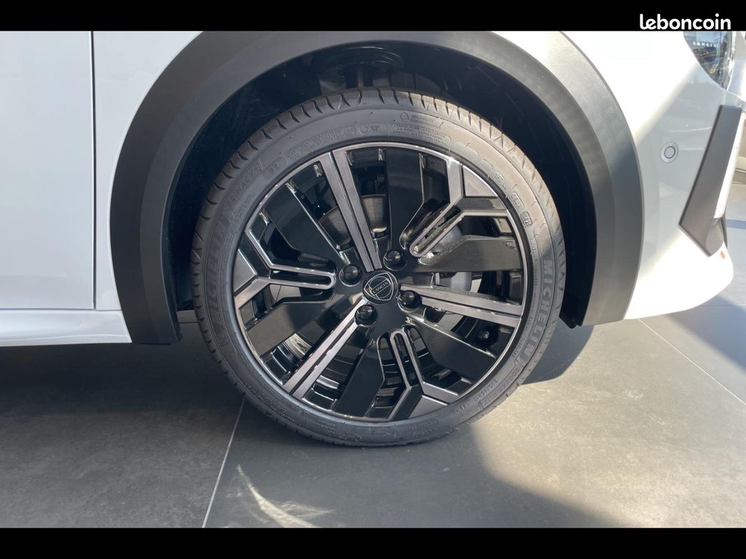 Lancia Ypsilon 1.2 Ibrida 110ch HF Line eDCT6 (image 18)