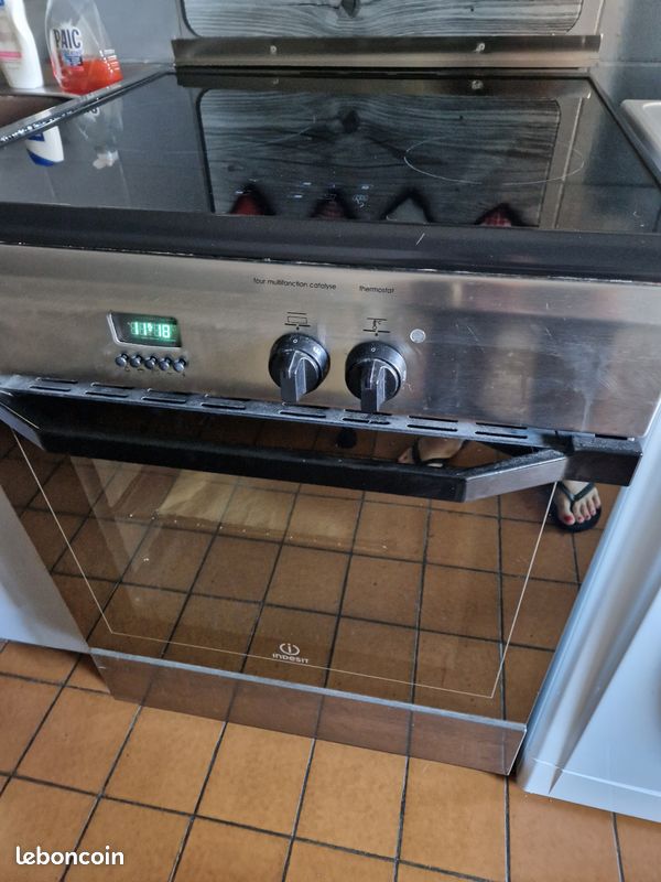 Cuisinière à induction indesit (image 2)