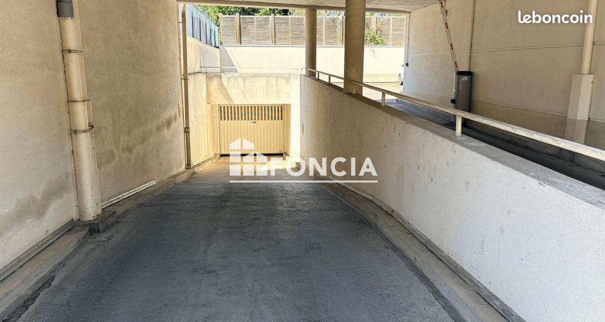 49 angers bd de strasbourg 3 emplacements de stationnements a vendre (image 1)