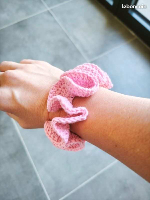 Chouchou cheveux rose en crochet 9 cm neuf (image 1)