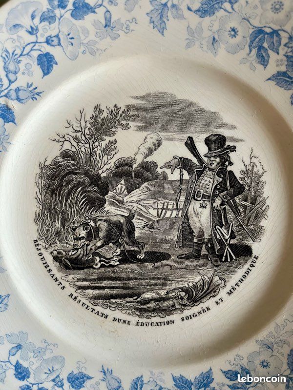 Assiette parlante Niderviller ancienne – décor floral bleu (image 3)