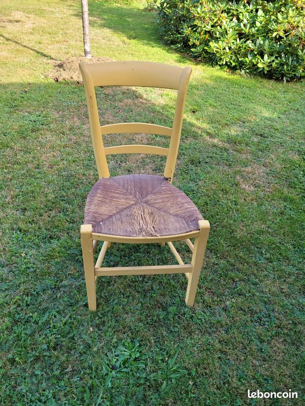 Chaise en bois (image 1)