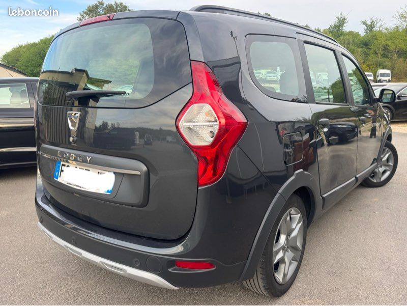 43.000 kms dacia lodgy stepway 1.5 dci 115ch 5 places 1 main excellent état clim (image 2)