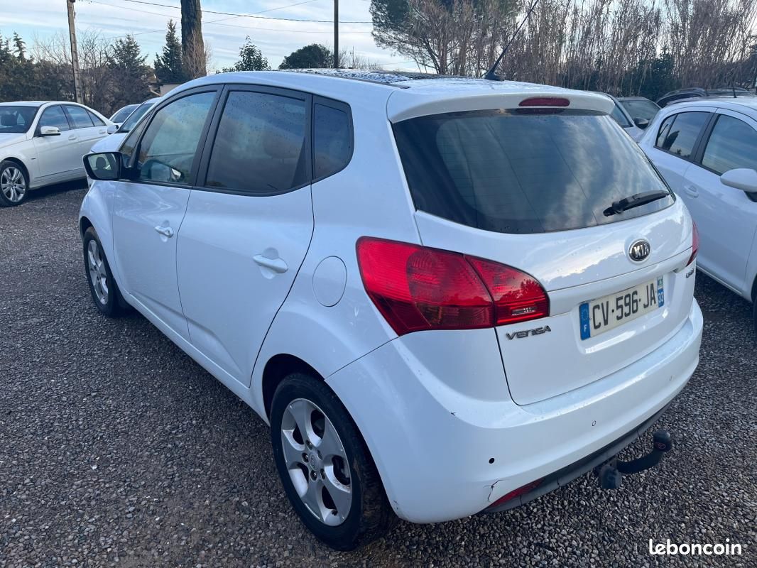 Kia Venga 1.6 CRDi 115 ch Premium (image 4)