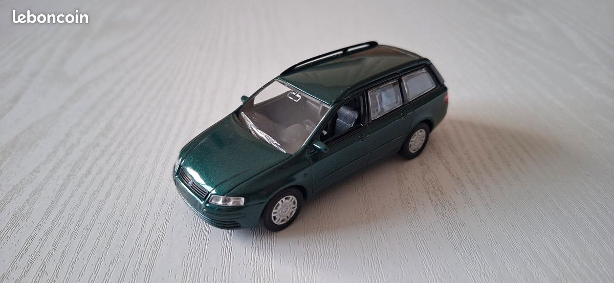 Miniature Fiat Stilo Rouge - Norev 771011 - Échelle 1/43 - Neuf