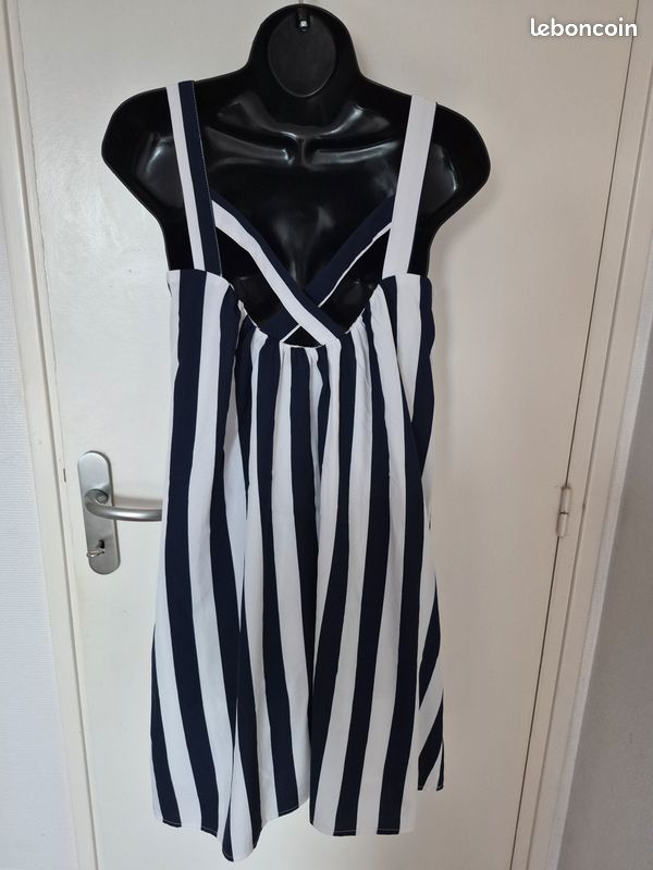 PIECES - Robe moulante rayée - Taille M - Noir et Blanc - Neuf avec étiquette - Vêtements