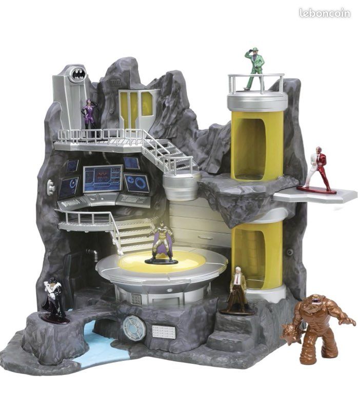 Jada - DC Comics Big Nano Scene - Batcave Batman Playset - 7 figurines incluses - (image 1)