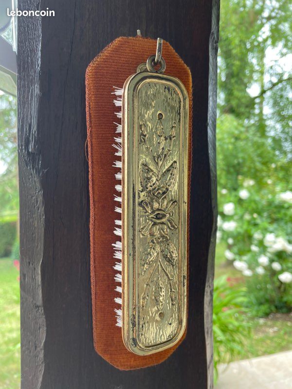Brosse à chapeaux ou vêtements et son support (image 7)