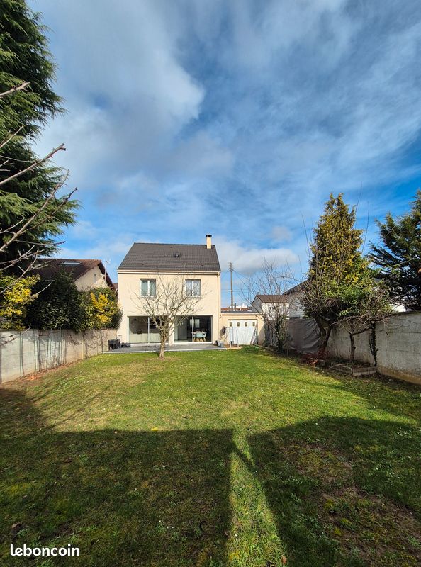 Maison 6 pièces 117 m² · à Paray-Vieille-Poste · 117 m² · 525 000 €