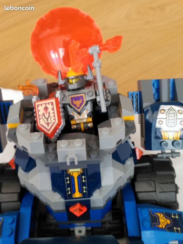LEGO Nexo Knights Axl's Tower Carrier (image 8)