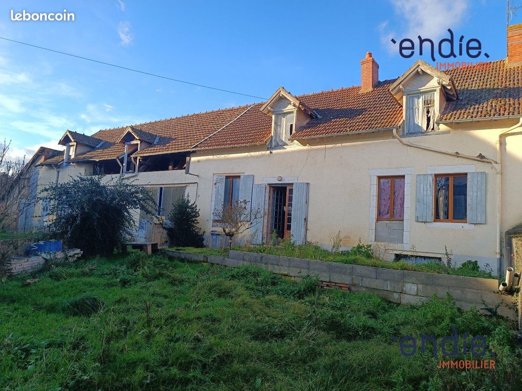 Maison 2 pièces 90 m² · à Saint-Désiré · 90 m² · 55 000 €