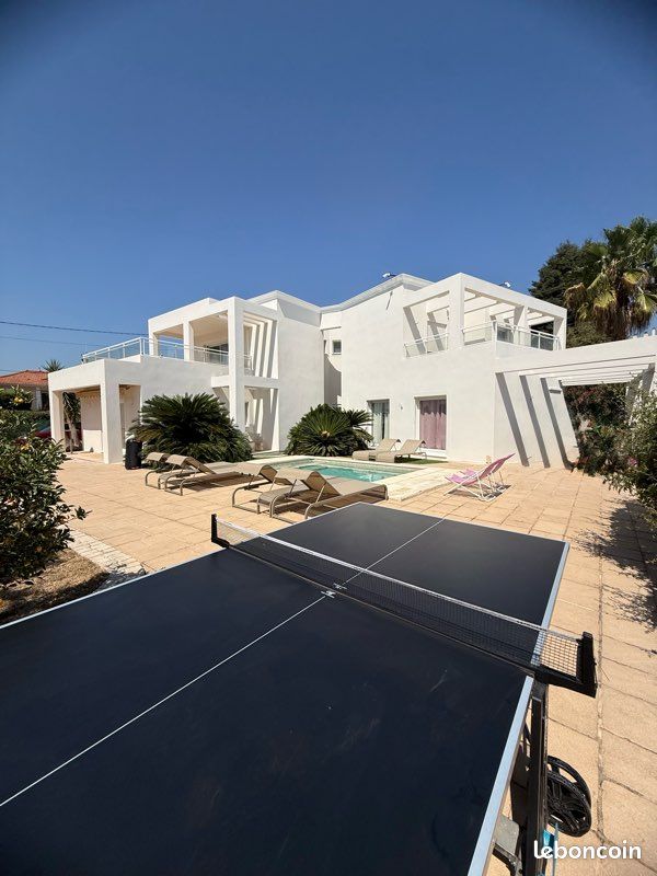 Maison 7 pièces 250 m² · à Cagnes-sur-Mer · 250 m² · 1 600 000 €