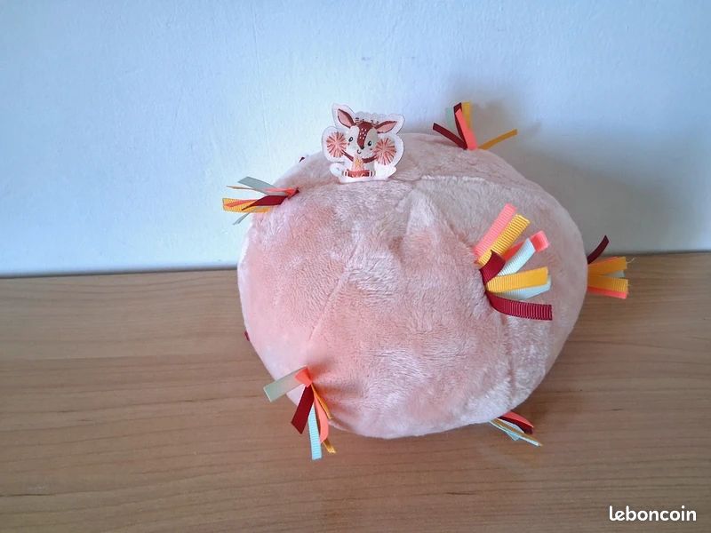 Lilliputiens Balle sensorielle sonore Stella (15 cm) pas cher Lilliputiens Balle sensorielle sonore Stella (15 cm) pas cher