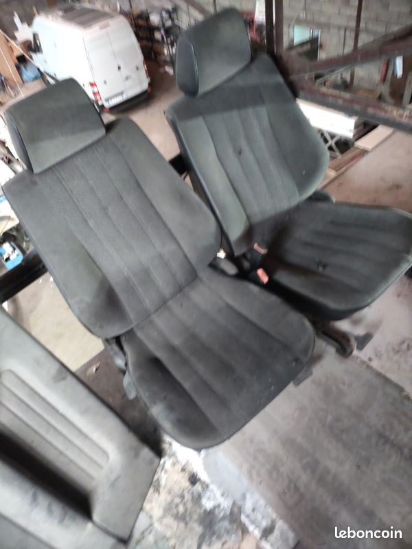 Sièges avant et arriere plus planche arrière et un panneau arrière bmw E30 (image 1)