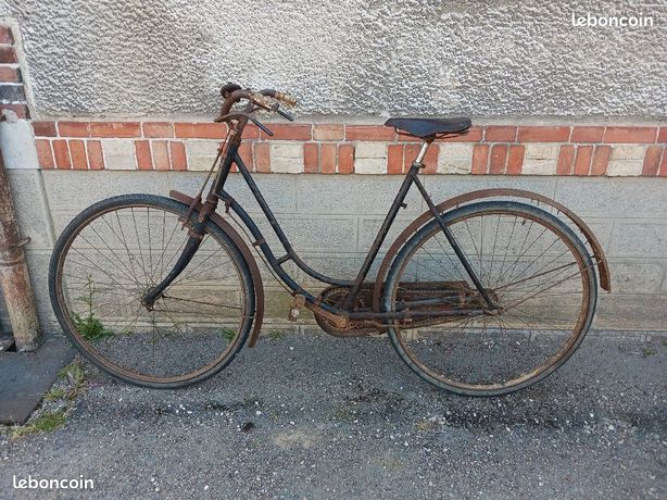 Vélo Ancien Des Années 1900 Avec Pédales - Vélo De Course Ou Ville - Restauration