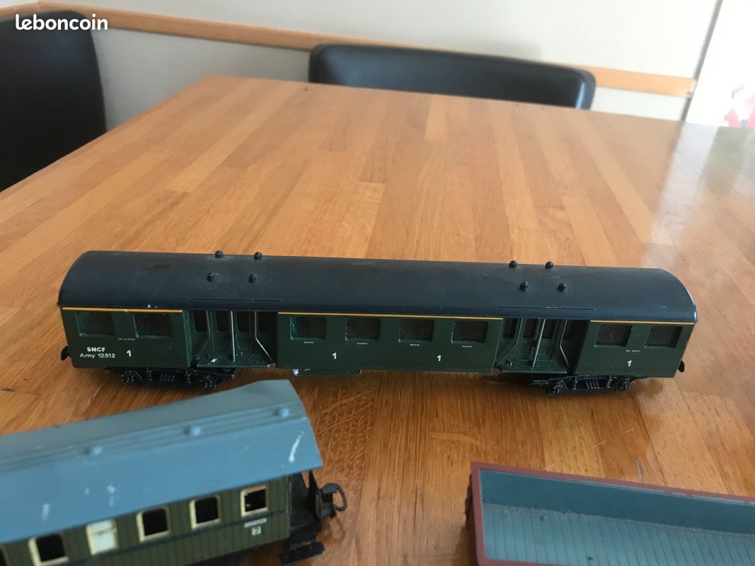 NEUF SNCF VOITURE DE BANLIEUE 1ère classe Amy 12512 HORNBY Ref 7360