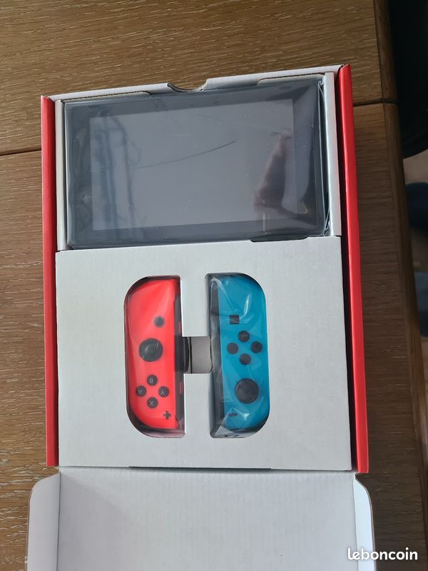 Nintendo Switch NEUVE (garantie 2 ans) + 2 jeux (image 2)