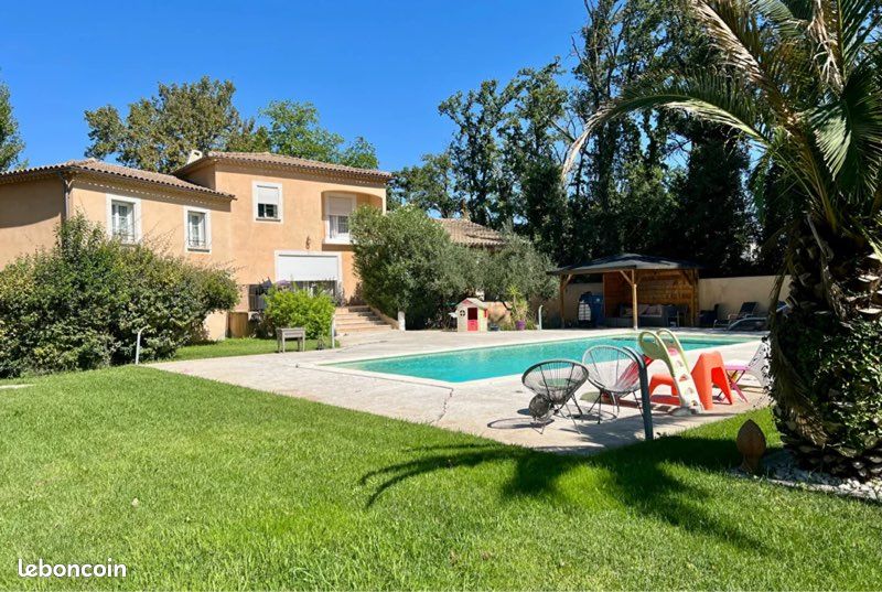 Maison 8 pièces 235 m² · à Vedène · 235 m² · 675 000 €