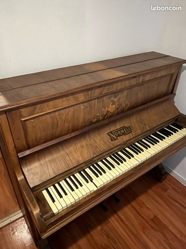 Piano Droit De Poupée Ancien - Modèle En Bois Décoré Des Années 50 - État Correct - France