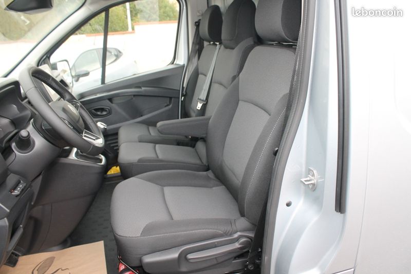 Renault Trafic III (3) Fourgon L1H1 3T 2.0 Blue DCI 150 Advance Full Équipé [Coordonnées masquées] Kilomètres Caméra, Clim Auto, GPS.Prix Hor taxe 25 667...... (image 3)