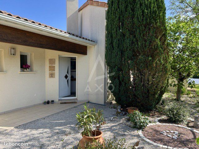 Maison 10 pièces 300 m² · à Montemboeuf · 300 m² · 449 000 €