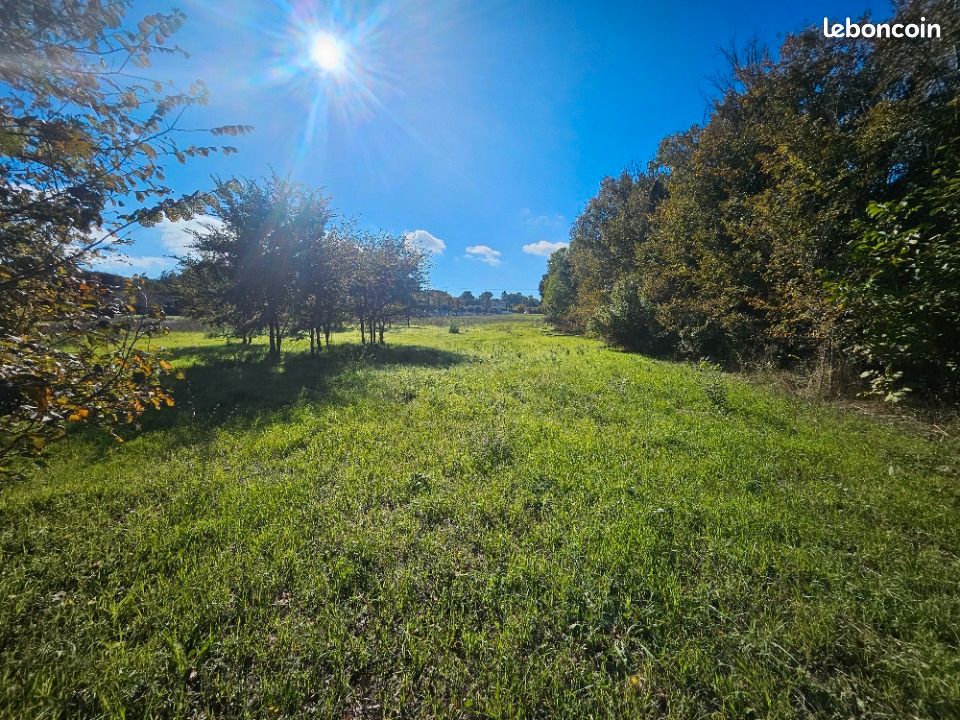 Terrain 650 m² · à Aix-en-Provence · 590 000 €