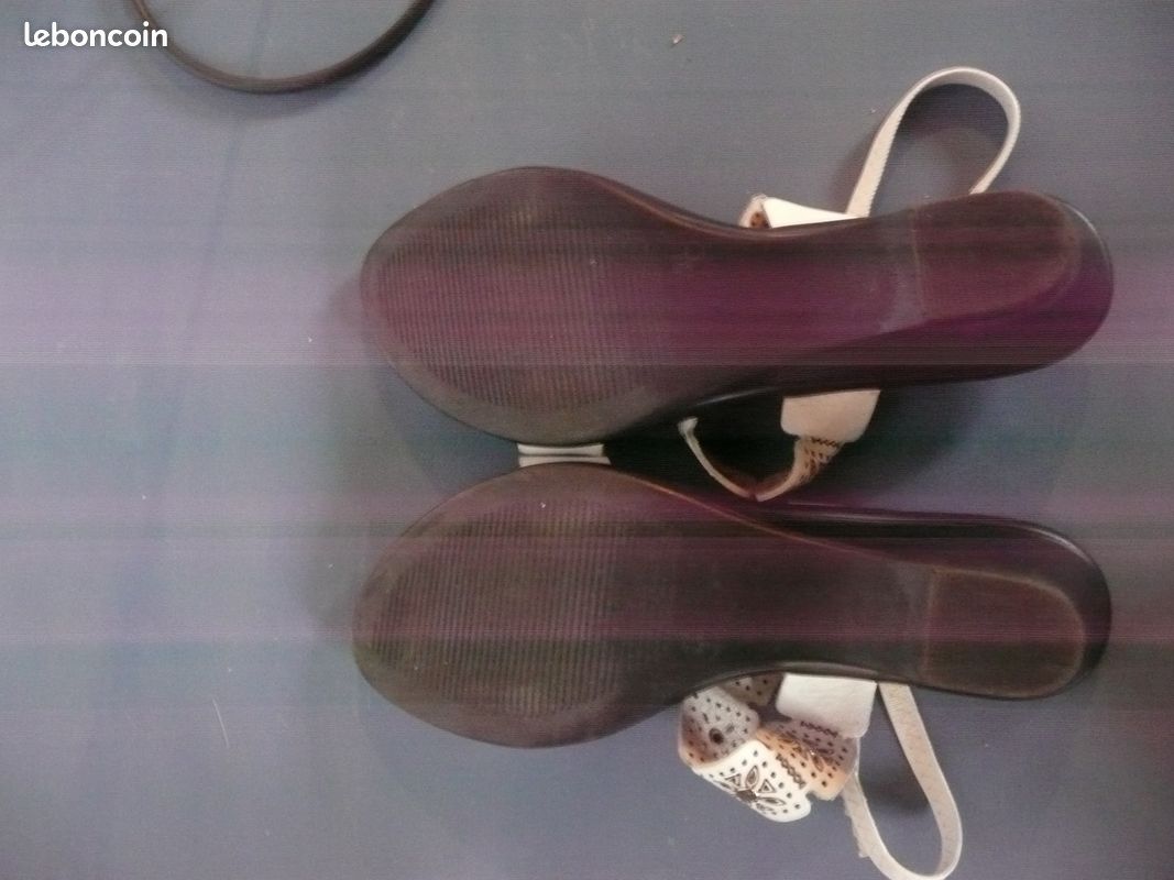 Chaussures blanches dessus cuir dessous cuir taille 38 (image 2)