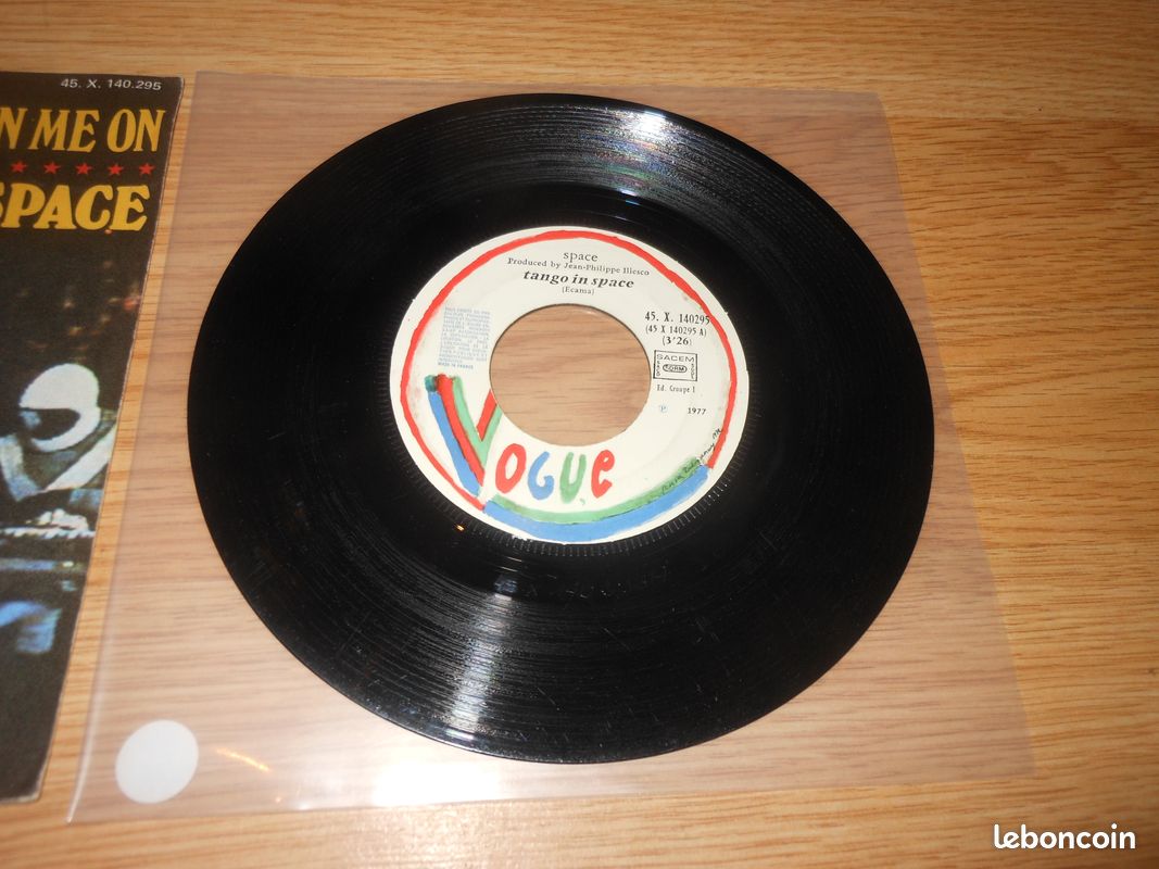 Vinyle 45 tours SPACE "Carry on, turn me on - tango in space" (image 4)