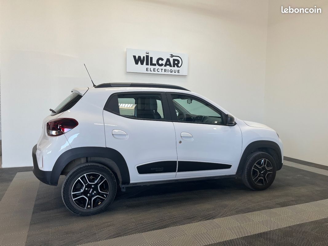Dacia spring essential (image 8)