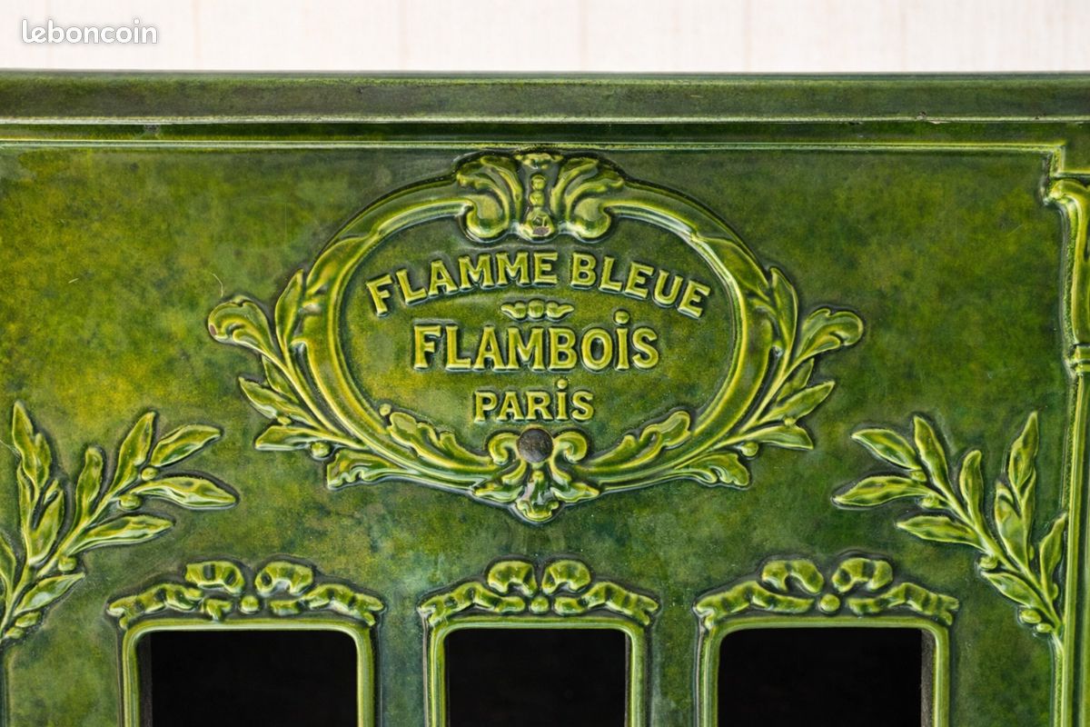 Poêle ancien décoratif “Flamme Bleue Flambois Paris” fonte émaillée — free download