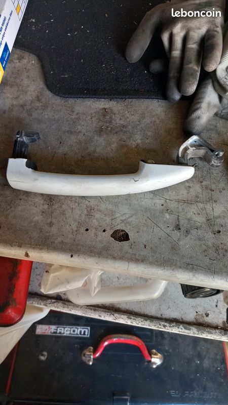 Vends porte côté droit 207 3 portes (image 2)