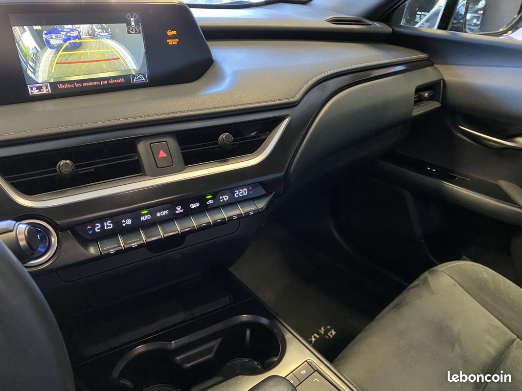 LEXUS UX 250h Hybrid FWD - 2.0 VVT-iE - Premium Edition - 184cv - Boîte auto - Garantie 12 mois (image 17)