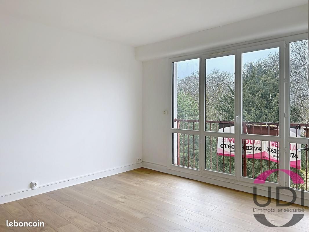 Appartement 4 pièces 74 m² · à Corbeil-Essonnes · 74 m² · 148 000 €