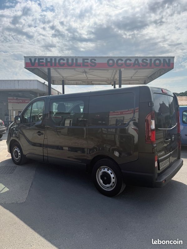 Opel VIVARO 1.6cdti 120 6 places double cabine 1ere main tres propre faible kilometrage (image 5)