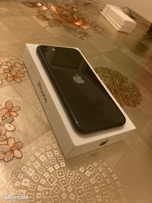 IPhone SE noir 128go (image 4)