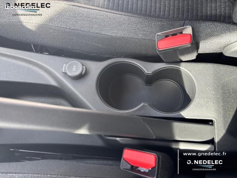 Peugeot 2008 1.2 Hybrid 145ch Style e-DCS6 (image 20)