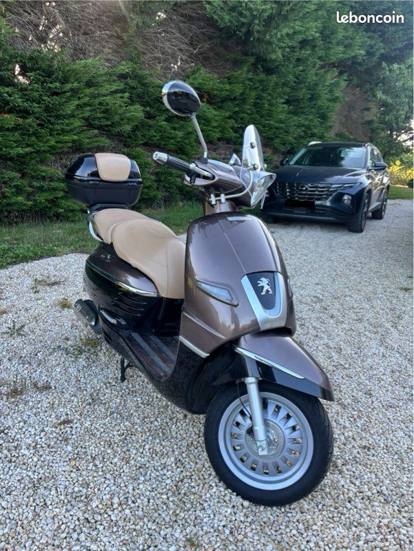 Peugeot Django 125i ABS 2018 Top Case Excellent etat Motos