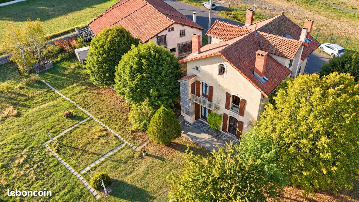 Maison 8 pièces 153 m² · à Vernassal · 153 m² · 158 900 €