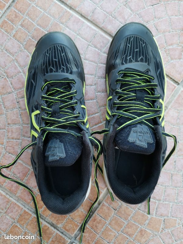 Tennis homme marque Artengo, taille 41 Chaussures