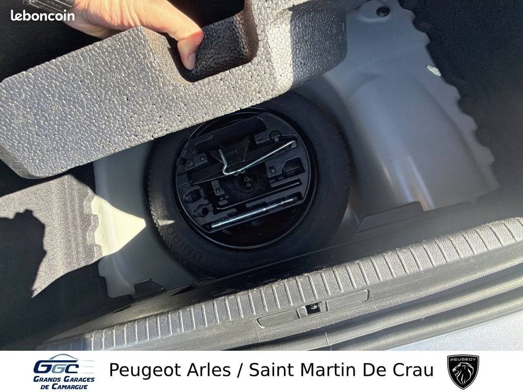 PEUGEOT 208 Hybrid 110 e-DCS6 GT (image 13)
