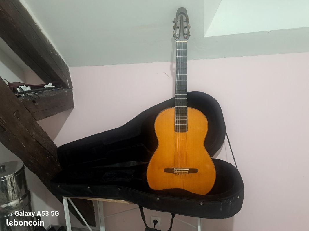 Guitare Classique de Luthier - Gérard Audirac (2010) - Ouïe sur éclisse (image 1)