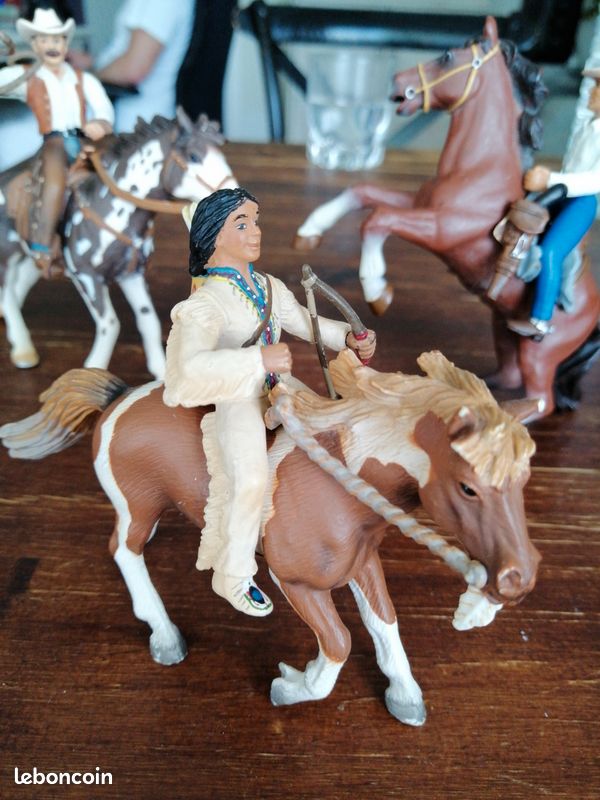 Lot de 14 figurines en composition, Cow-boys et Indiens: 6 i - Lot 27