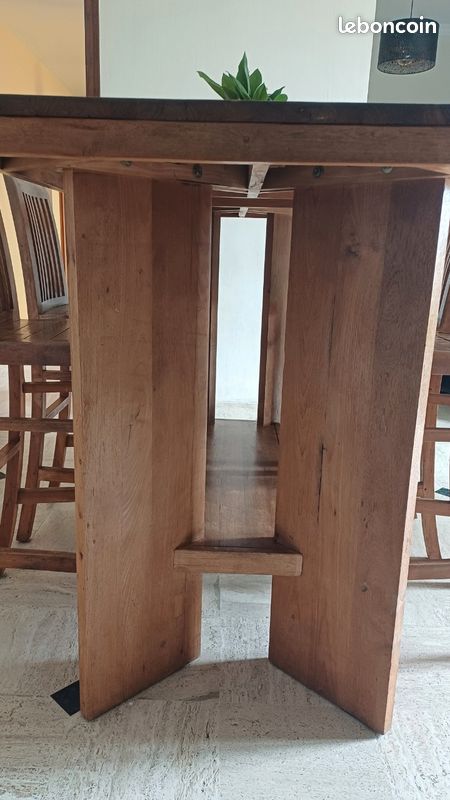 Table (image 3)