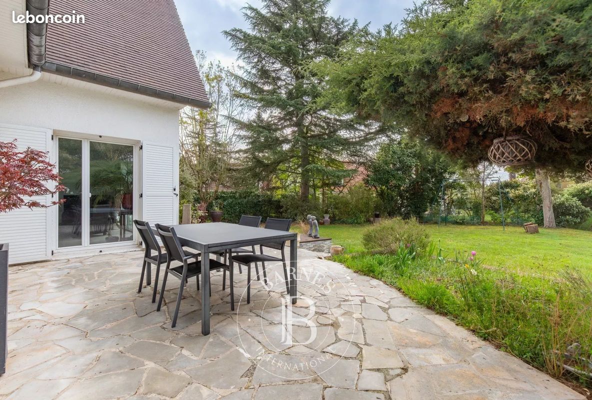 Propriété 9 pièces 208 m² (image 4)