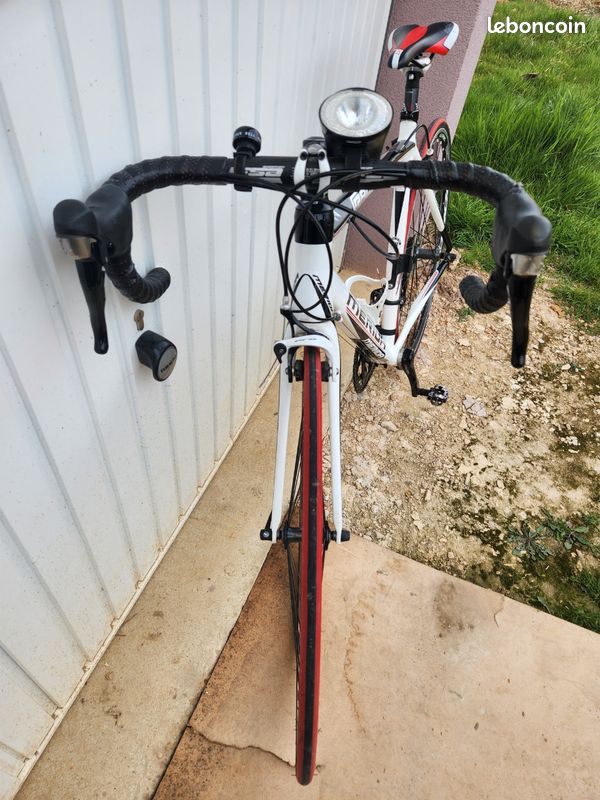 ② Chaussures de Vélo Taille 44 Disponibles