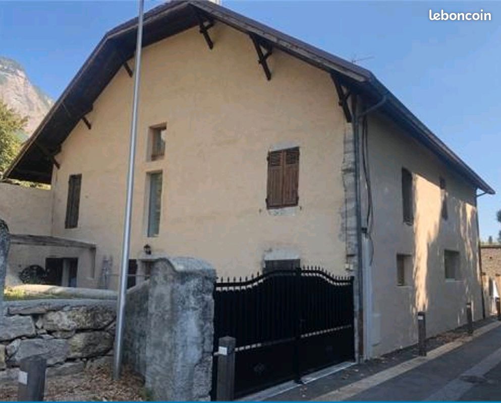 Maison 6 pièces 140 m² · à Biviers · 140 m² · 590 000 €