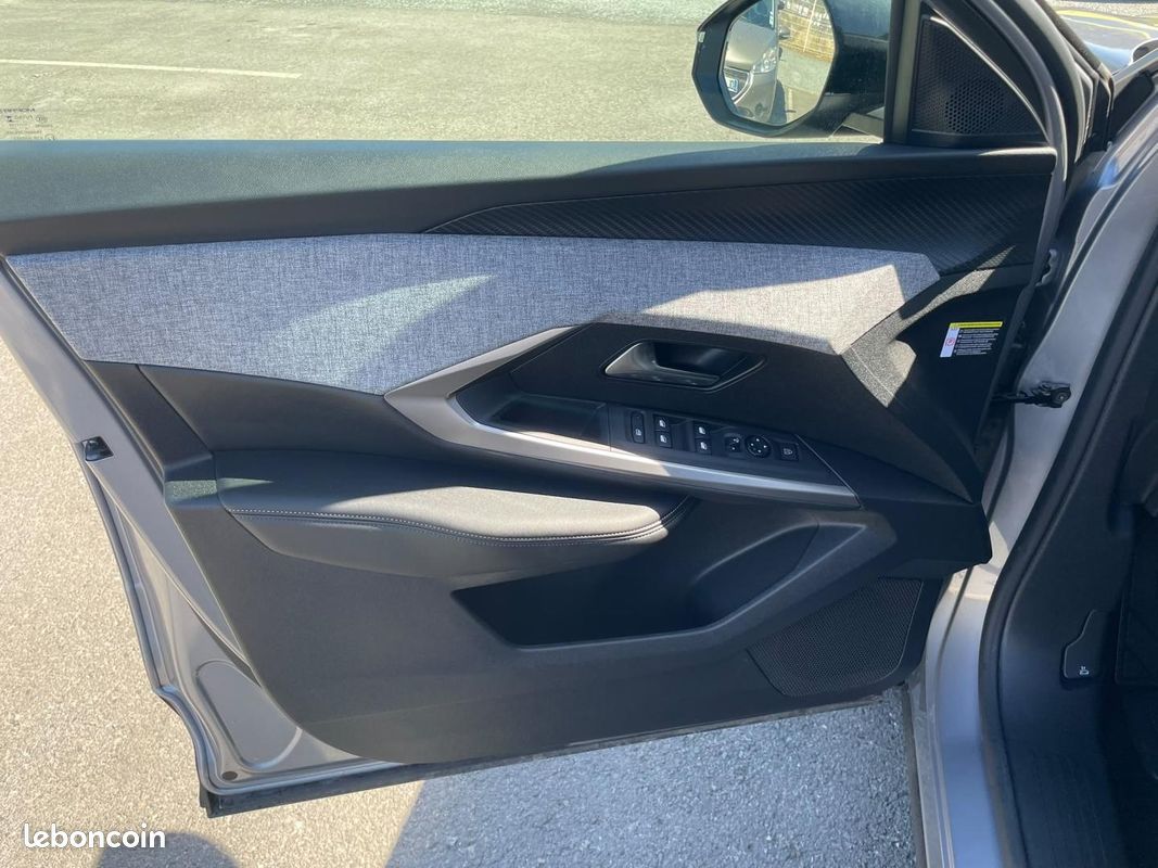Peugeot 5008 Hybrid 145ch Allure e-DCS6 (image 24)