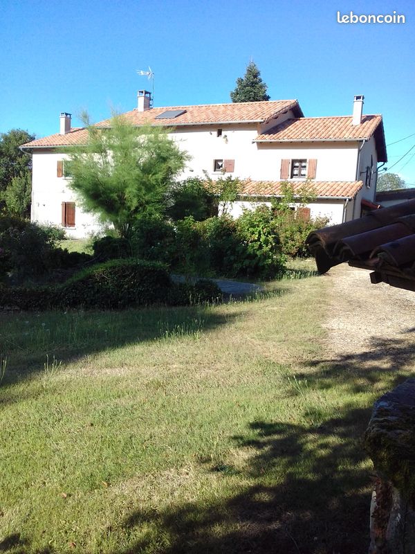 Maison 8 pièces 220 m² · à Chef-Boutonne · 220 m² · 299 000 €