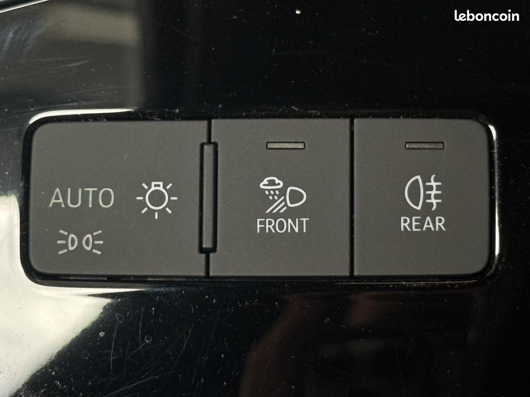 AUDI Q3 35 TFSI 150 ch S tronic 7 S line (image 9)