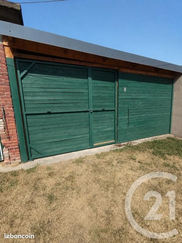 Parking 40 m² · à Beaumont-le-Roger · 40 m² · 200 €/mois